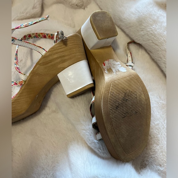 Vintage leather white sandal heels by italmoda with lovaly floral lining - Picture 7 of 7